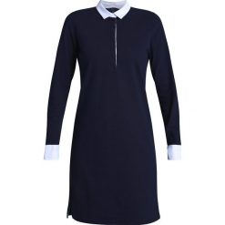 GANT SOLID RUGGER DRESS Sukienka koszulowa evening blue. Niebieskie sukienki marki GANT, s, z bawełny, z koszulowym kołnierzykiem, koszulowe. W wyprzedaży za 503,20 zł.