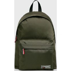Tommy Jeans - Plecak. Zielone plecaki męskie Tommy Jeans, bez wzorów, z poliesteru. W wyprzedaży za 219,90 zł.