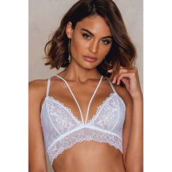 Biustonosze bardotka: NA-KD Lingerie Koronkowy biustonosz z dwoma paseczkami – White