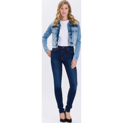 Dżinsy "Natalia" - Super Skinny fit - w kolorze granatowym. Niebieskie rurki damskie marki Cross Jeans, z aplikacjami. W wyprzedaży za 90,95 zł.