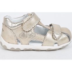 Superfit - Sandały dziecięce. Żółte sandały dziewczęce Superfit, ze skóry, z okrągłym noskiem, bez zapięcia. W wyprzedaży za 129,90 zł.