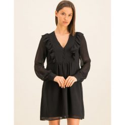 Sukienka koktajlowa Guess W01K70 W8SL0. Czarne sukienki damskie Guess, xl, z aplikacjami, wizytowe, bez kołnierzyka, bez rękawów. W wyprzedaży za 309,00 zł.