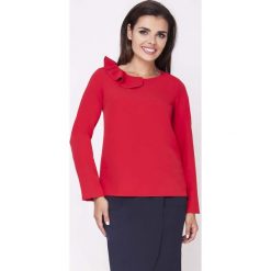 Czerwona Elegancka Bluzka Wizytowa z Falbanką przy Dekolcie. Czerwone bluzki wizytowe marki Molly.pl, l, eleganckie, z falbankami. W wyprzedaży za 106,86 zł.