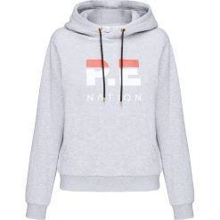 Bluza P.E NATION DOWNFORCE. Szare bluzy damskie Pe Nation, z nadrukiem, z bawełny, bez rękawów, z kapturem. Za 750,00 zł.