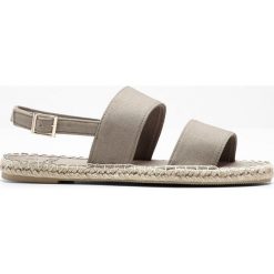 Sandały bonprix kamienisty. Szare sandały damskie bonprix, w paski, bez obcasa, z paskami. Za 37,99 zł.