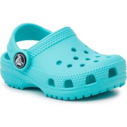 Klapki CROCS - Classic Clog K 204536 Pool. Niebieskie sandały chłopięce Crocs, z tworzywa sztucznego, bez zapięcia. W wyprzedaży za 99,00 zł.
