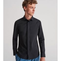 Elegancka koszula super slim - Czarny. Czarne koszule męskie Reserved, m, bez wzorów, eleganckie, bez kołnierzyka, bez rękawów. Za 99,99 zł.