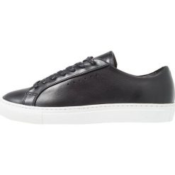 Filippa K KATE Sneakersy niskie black/white. Czarne trampki i tenisówki damskie marki Filippa K, bez wzorów, ze skóry, bez zapięcia. Za 839,00 zł.