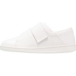 Another project Sneakersy niskie white. Białe trampki i tenisówki damskie another project, bez wzorów, ze skóry, bez zapięcia. W wyprzedaży za 567,20 zł.