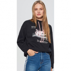 Bluza z nadrukiem - Czarny. Czarne bez kategorii marki Cropp, s, z nadrukiem. Za 69,99 zł.
