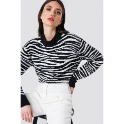 NA-KD Trend Sweter z dzianiny Zebra - Black,White. Czarne swetry damskie marki NA-KD Trend, bez wzorów, z dzianiny, z długim rękawem, długie, bez kaptura. Za 202,95 zł.