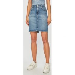 Tommy Jeans - Spódnica. Niebieskie spódniczki damskie z elastanu, casualowe, mini, proste. W wyprzedaży za 239,90 zł.