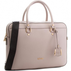 Torebka LIU JO - L Briefcase Isola A68008 E0087 Red Sand 61509. Czerwone torebki klasyczne damskie Liu Jo, ze skóry ekologicznej, duże. W wyprzedaży za 449,00 zł.
