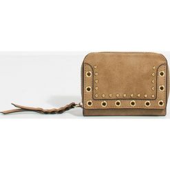 Parfois - Etui na karty. Żółte etui damskie marki Parfois, z poliesteru. W wyprzedaży za 34,90 zł.