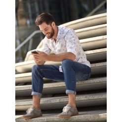 Buty męskie w stylu sportowym. Szare buty zimowe sportowe męskie Top Secret, na sznurówki. W wyprzedaży za 59,99 zł.