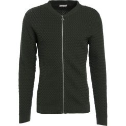 Knowledge Cotton Apparel SMALL DIAMOND CARDIGAN Kardigan rifle green. Zielone kardigany damskie marki Knowledge Cotton Apparel, xs, z bawełny. Za 509,00 zł.