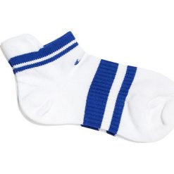 Nike Sportswear - Skarpetki. Białe skarpetki damskie marki Nike Sportswear, z elastanu. W wyprzedaży za 17,90 zł.