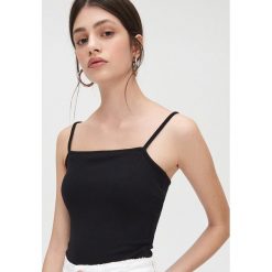 Top basic - Czarny. Czarne topy damskie Cropp, s, bez wzorów, bez kołnierzyka. Za 25,99 zł.