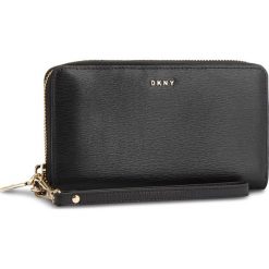 Duży Portfel Damski DKNY - Bryant Wristlet R83L3660 Blk/Gold BGD. Czarne portfele damskie DKNY, bez wzorów, ze skóry. W wyprzedaży za 329,00 zł.