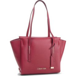 Torebka CALVIN KLEIN - Frame Med Shopper K60K604596 628. Czerwone shopper bag damskie marki Calvin Klein, ze skóry ekologicznej. Za 599,00 zł.