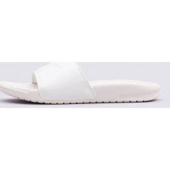 KLAPKI WMNS BENASSI JDI PRINT 618919-021. Brązowe chodaki damskie Nike. Za 76,99 zł.