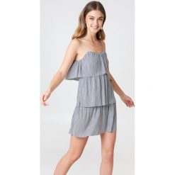 Sukienki hiszpanki: Boohoo Plisowana sukienka z wiązaniem – Grey