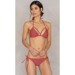 NA-KD Swimwear Dół bikini Triangle - Pink. Różowe bikini NA-KD Swimwear, w paski. W wyprzedaży za 19,20 zł.