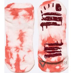 Reebok - Stopki. Różowe skarpetki damskie marki Reebok, z elastanu. W wyprzedaży za 17,90 zł.