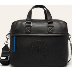 Trussardi Jeans - Torba. Czarne torby męskie skórzane Trussardi Jeans, w paski, z jeansu, casualowe, na ramię, małe. W wyprzedaży za 499,90 zł.