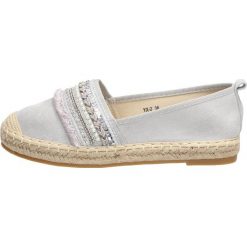 Szare espadryle, półbuty damskie S.BARSKI XY-2. Szare espadryle damskie S.barski, bez wzorów, na wysokim obcasie, na obcasie. W wyprzedaży za 79,00 zł.