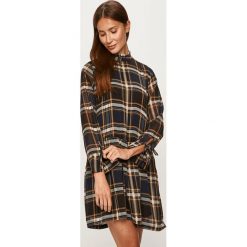 Vero Moda - Sukienka. Niebieskie sukienki damskie Vero Moda, na co dzień, s, bez wzorów, z poliesteru, casualowe, ze stójką, z długim rękawem, długie, mini, proste. W wyprzedaży za 119,90 zł.