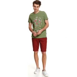 T-shirt z nadrukiem. Brązowe t-shirty męskie Top Secret, na lato, m, z nadrukiem, klasyczne, bez kołnierzyka, krótkie. W wyprzedaży za 24,99 zł.