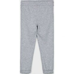 Blukids - Spodnie dziecięce 98-134 cm (2-pack). Niebieskie spodnie chłopięce Blukids, bez wzorów, z bawełny, casualowe. W wyprzedaży za 39,90 zł.