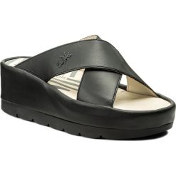 Klapki FLY LONDON - Begsfly P500793000 Black. Czarne klapki damskie marki Fly London, bez wzorów, ze skóry, bez obcasa. Za 459,00 zł.