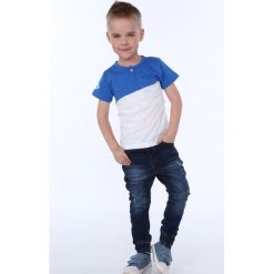 T-shirt chłopięcy z guzikiem chabrowo-biały NDZ4487. Niebieskie t-shirty chłopięce Fasardi, bez wzorów, bez rękawów. Za 39,00 zł.