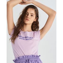 T-shirt z kolorowym motywem - Fioletowy. Fioletowe t-shirty damskie Sinsay, s, bez wzorów, bez kołnierzyka. Za 9,99 zł.