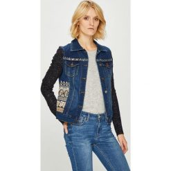 Desigual - Kurtka. Niebieskie kurtki damskie jeansowe marki Desigual, z haftami, krótkie. W wyprzedaży za 269,90 zł.