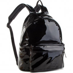 Plecak EASTPAK - EK62068U Czarny. Czarne plecaki męskie marki Eastpak, z lakierowanej skóry. W wyprzedaży za 259,00 zł.