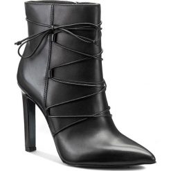 Botki GINO ROSSI - Ingrid DBH231-S39-E100-9900-0 99. Czarne buty zimowe damskie Gino Rossi, ze skóry, na obcasie. W wyprzedaży za 379,00 zł.