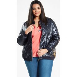 GRANATOWA kurtka bomberka metalik OVERSIZE PLUS SIZE JESIEŃ. Szare kurtki sportowe damskie Moda Size Plus Iwanek, na jesień, plus size, z aplikacjami, z tkaniny, bez kaptura. Za 185,00 zł.