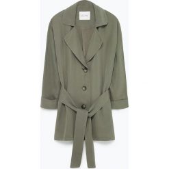 Kurtka przejściowa "Nalastate" w kolorze oliwkowym. Brązowe kurtki damskie American Vintage, l, w paski, z tkaniny, bez kaptura. W wyprzedaży za 279,95 zł.