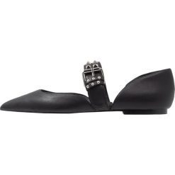 Steve Madden PIXEL Baleriny z zapięciem black. Czarne baleriny damskie lakierowane Steve Madden, z materiału. Za 379,00 zł.