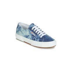Buty Superga 2750 TIE DYE DENIM. Niebieskie trampki i tenisówki damskie Superga, bez wzorów, z denimu, bez zapięcia. Za 389,00 zł.