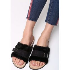 Czarne Klapki Night With You. Czarne klapki damskie Born2be, bez wzorów, bez obcasa. Za 49,99 zł.