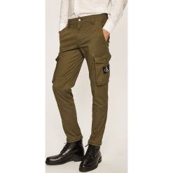 Calvin Klein Jeans - Spodnie. Zielone spodnie męskie Calvin Klein Jeans, bez wzorów, z elastanu. Za 449,90 zł.