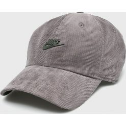 Nike Sportswear - Czapka. Szare czapki męskie marki Nike Sportswear, bez wzorów, z bawełny. W wyprzedaży za 79,90 zł.