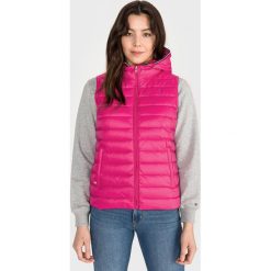 Tommy Hilfiger Essentials Kamizelka Różowy. Różowe kurtki damskie TOMMY HILFIGER, na wiosnę, bez wzorów, z materiału. Za 686,95 zł.