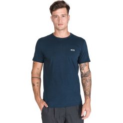 BOSS Hugo Boss Koszulka Niebieski. Niebieskie podkoszulki męskie BOSS Hugo Boss, l, z nadrukiem, z bawełny, z krótkim rękawem. Za 223,95 zł.