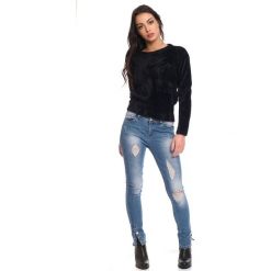 Sweter "Luise" w kolorze czarnym. Czarne swetry damskie Scarlet Jones, l, bez wzorów, bez rękawów, bez kaptura. W wyprzedaży za 169,95 zł.