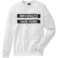 Bluza dresowa Slim Fit bonprix biały. Białe bluzy dresowe męskie bonprix, l, z nadrukiem. Za 49,99 zł.
